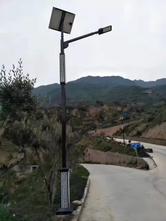 回紋桿太陽能路燈(圖1)